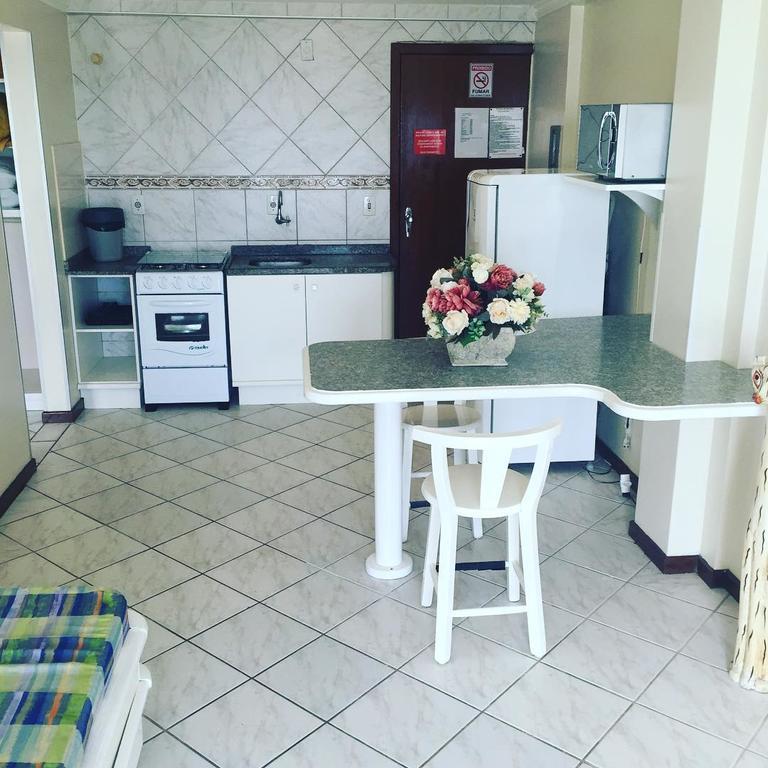 בומבינאס Pousada Vila Del Mare מראה חיצוני תמונה